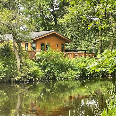Riverbank Lodge Dollar Bagian luar foto