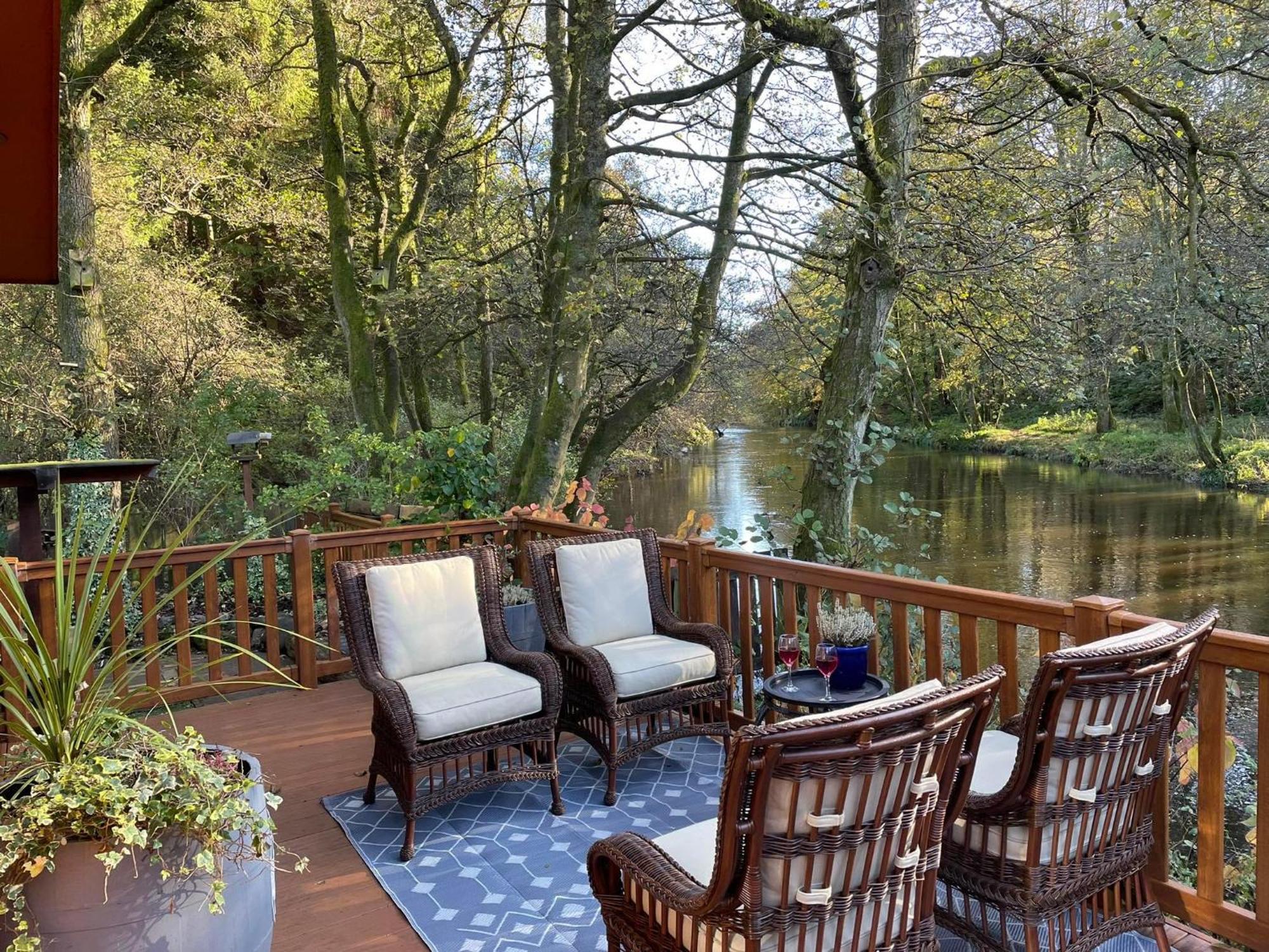 Riverbank Lodge Dollar Bagian luar foto
