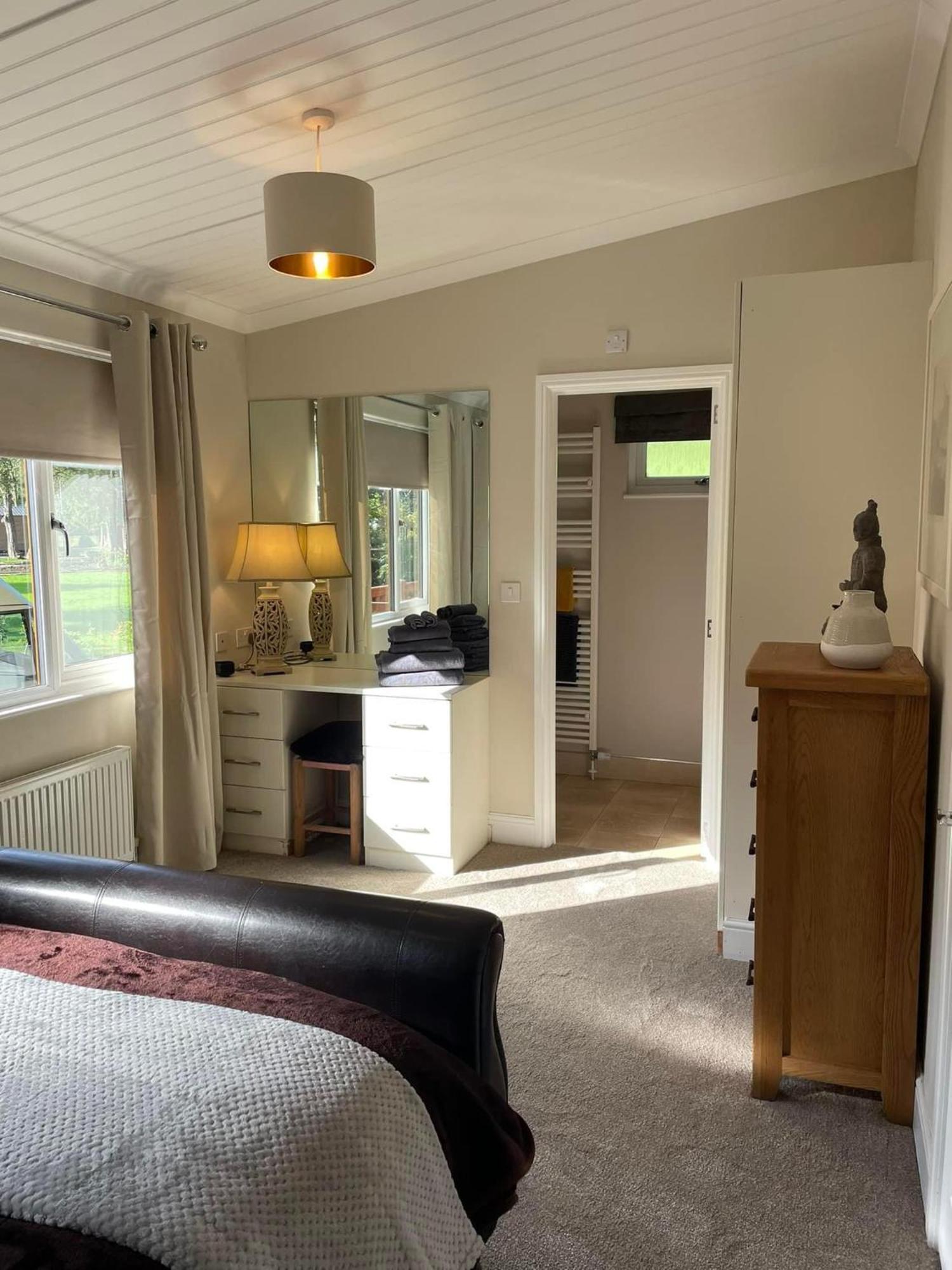 Riverbank Lodge Dollar Bagian luar foto