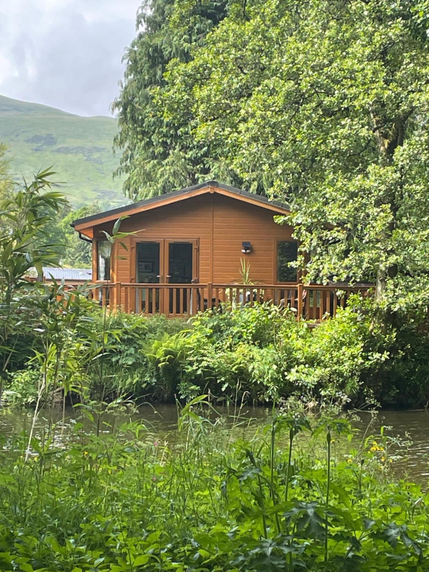 Riverbank Lodge Dollar Bagian luar foto